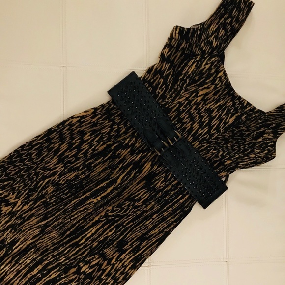 XOXO Dresses & Skirts - XOXO belted dress 😊